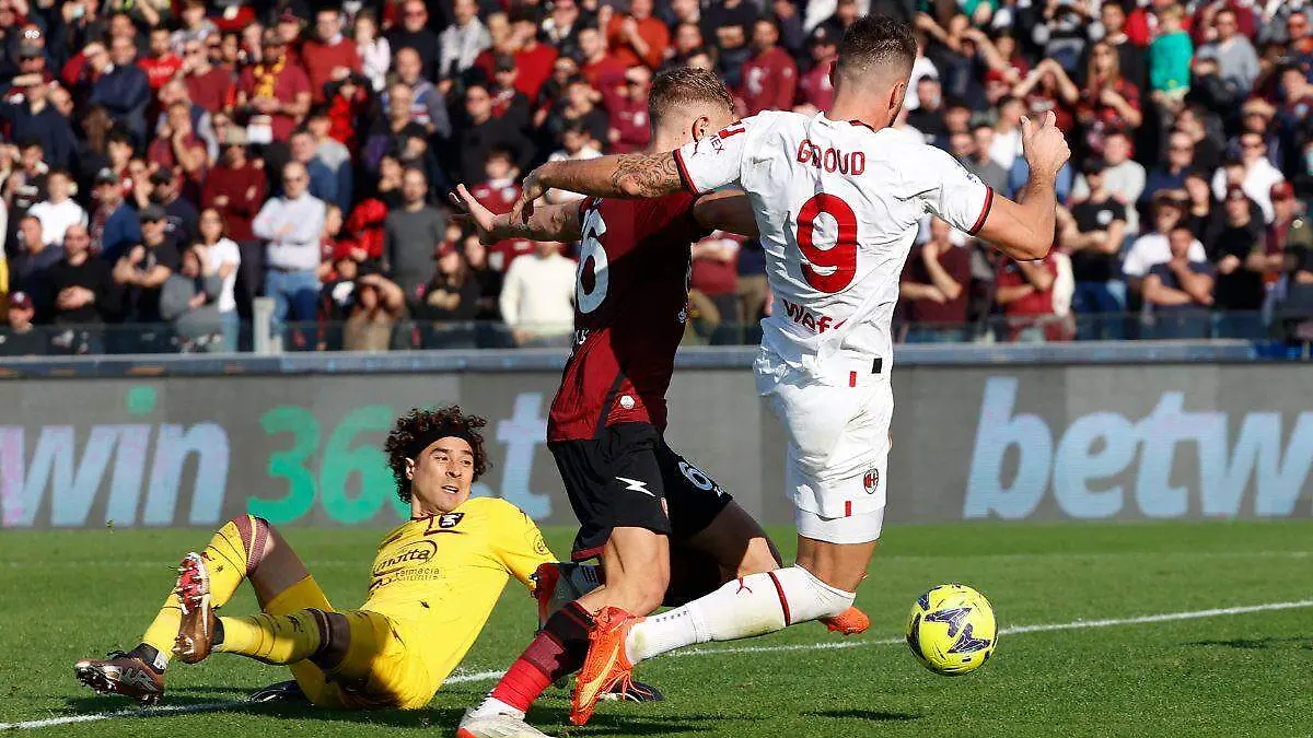 Amargo debut en la Serie A Ochoa brilló en su debut con el Salernitana